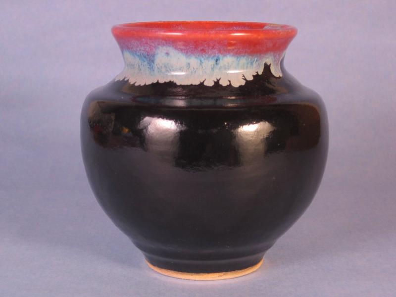 black_red_vase2